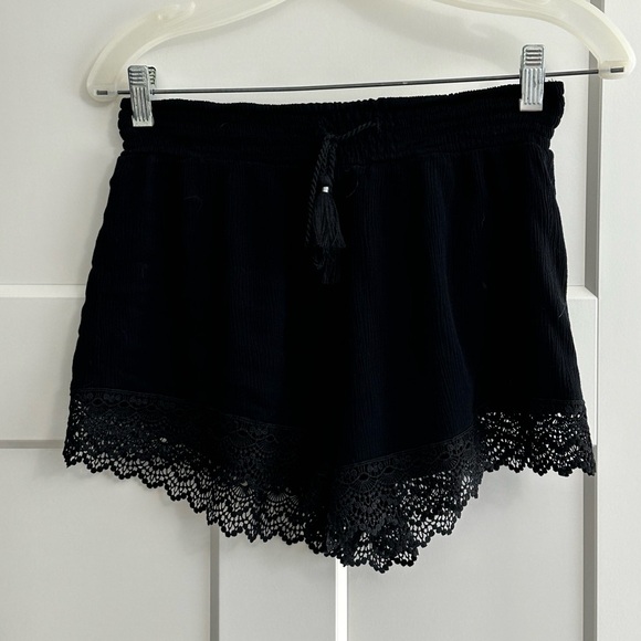 Mudd Pants - NWT MUDD Black medium gauze lace/crochet Hem Shorts